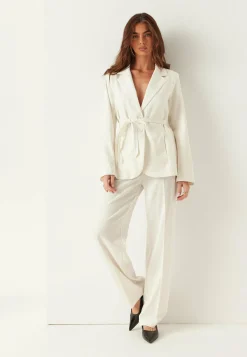 BUBBLEROOM Juhlableiserit|Rennot Bleiserit*Belt Detail Blazer