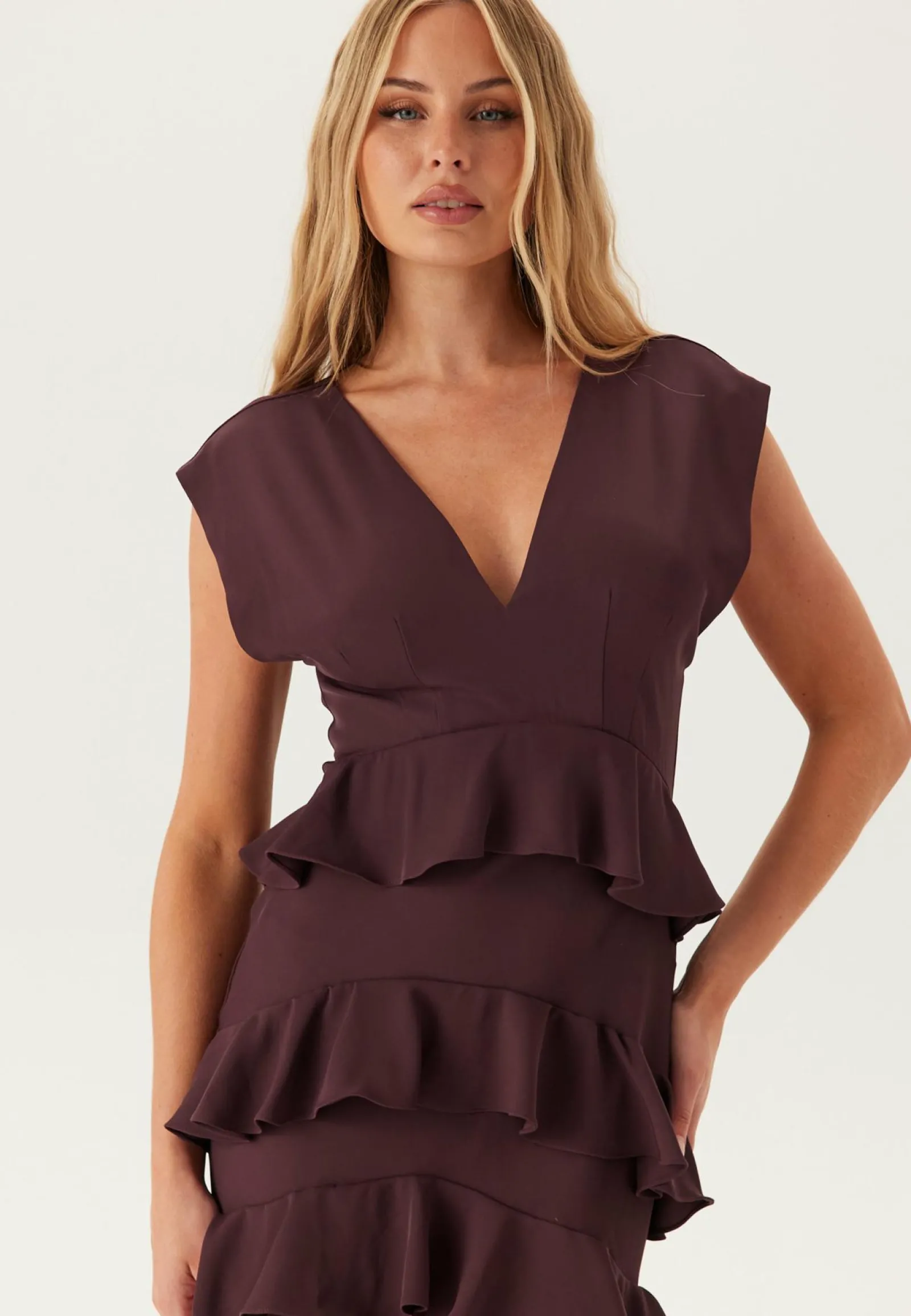 Bubbleroom Occasion Röyhelömekot|Morsiusneitomekot*Deep V-Neck Flounce Gown