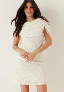 BUBBLEROOM Minimekot|Pitsimekot*Drapy Cape Lace Dress