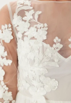 Bubbleroom Occasion Häämekot*Floral Embroidered Tulle Wedding Gown
