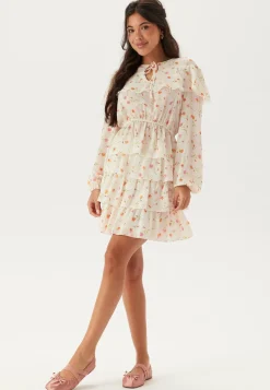 BUBBLEROOM Rusetilliset Puserot|Röyhelöpuserot*Flounce Blouse