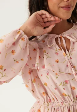 BUBBLEROOM Rusetilliset Puserot|Röyhelöpuserot*Flounce Blouse