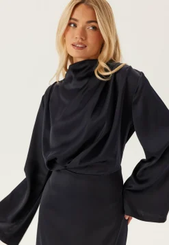 Bubbleroom Occasion Morsiusneitomekot|Juhlamekot*High Neck Wide Sleeve Satin Gown