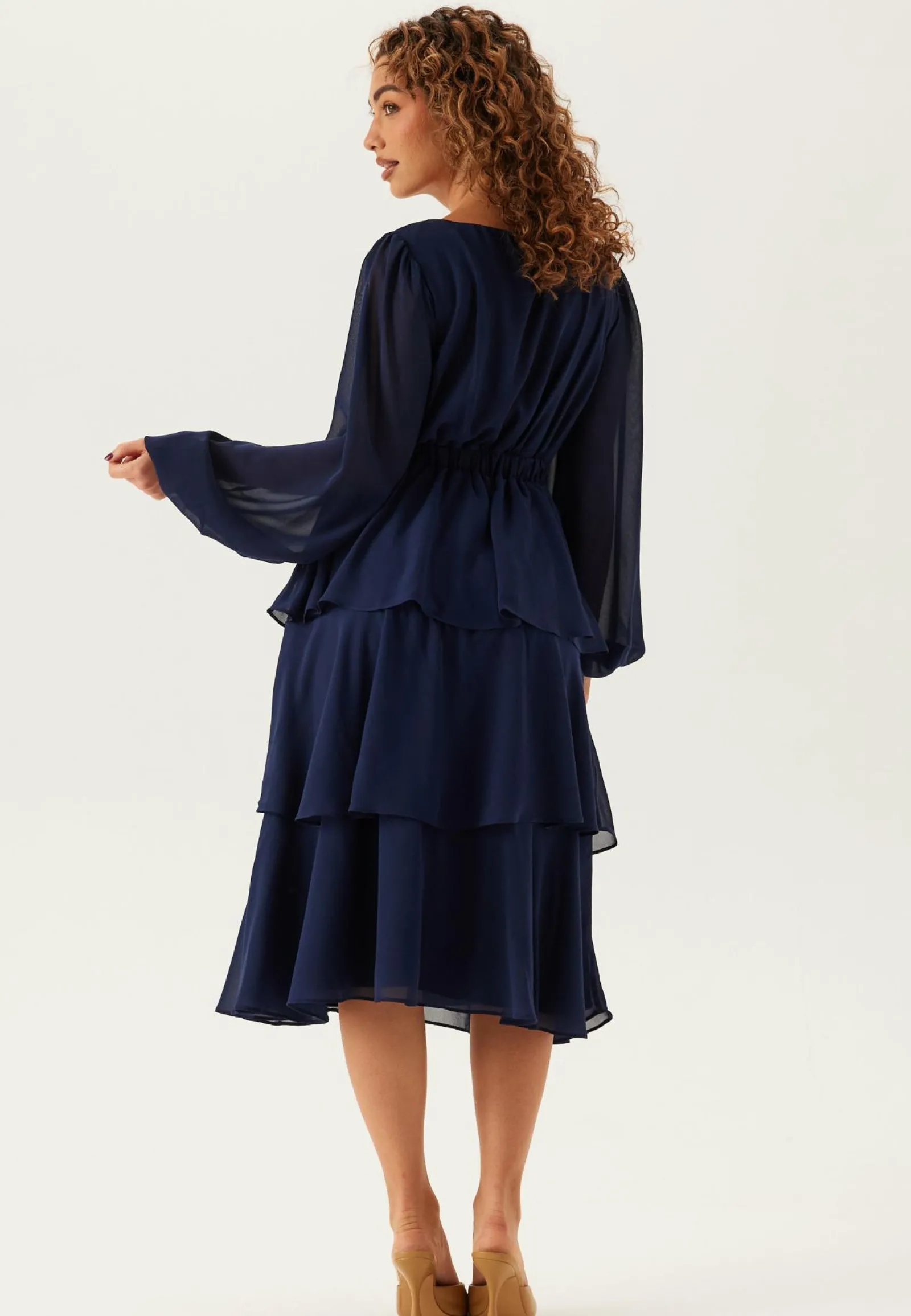 Goddiva Smokkimekot|Juhlamekot*Long Sleeve Tiered Midi Dress