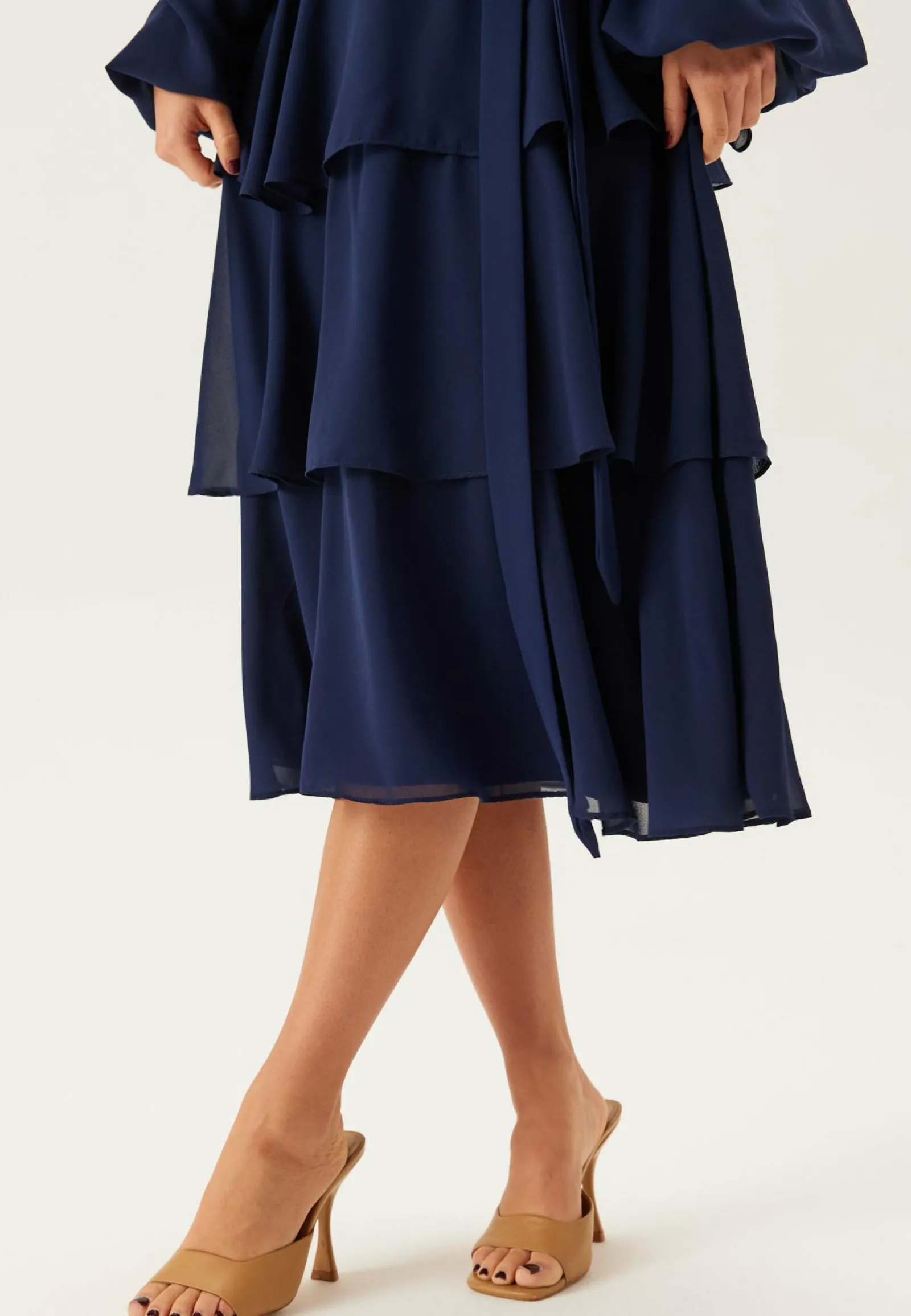 Goddiva Smokkimekot|Juhlamekot*Long Sleeve Tiered Midi Dress