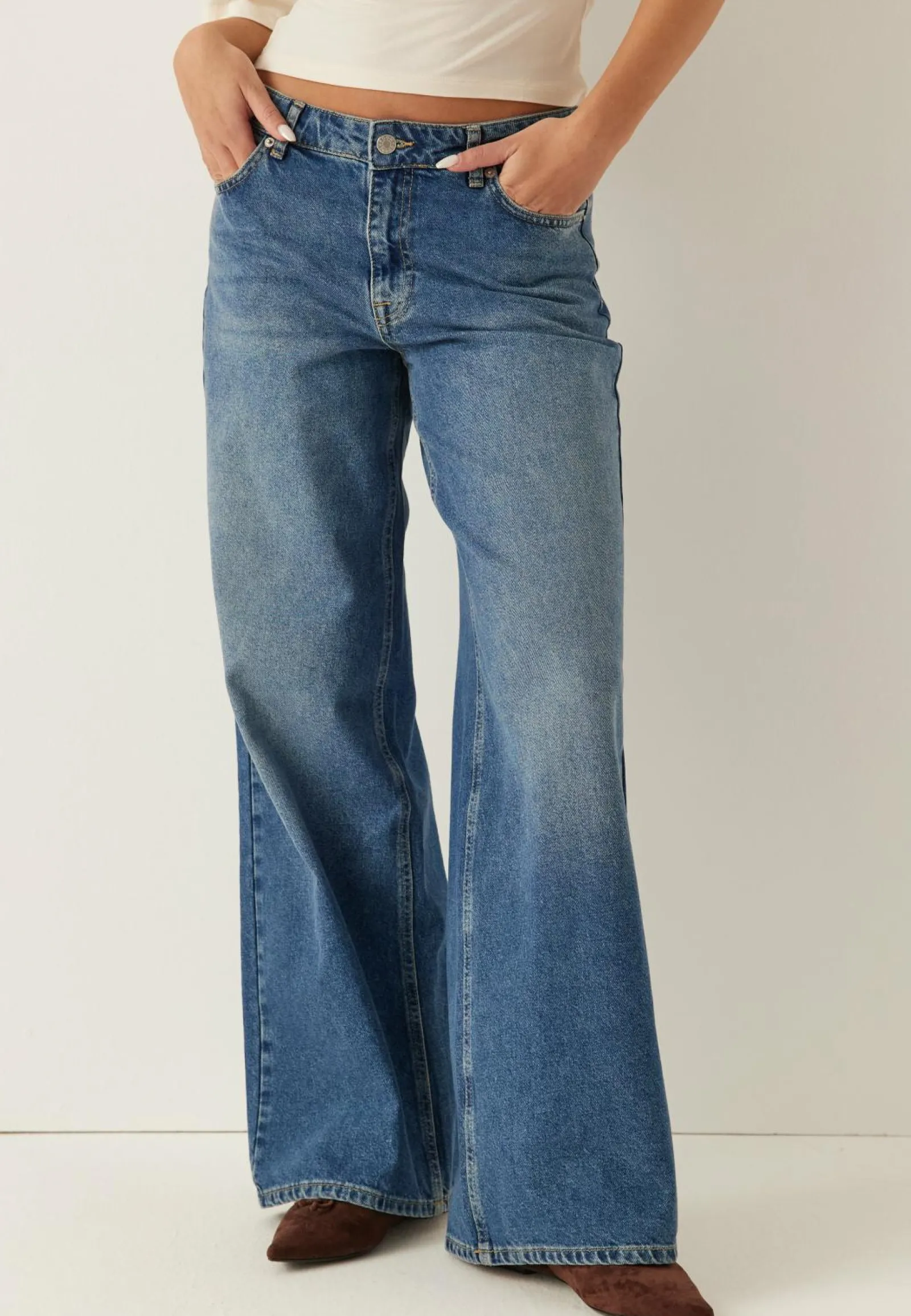 BUBBLEROOM Farkut|Leveälahkeiset Farkut*Mid Wide Jeans