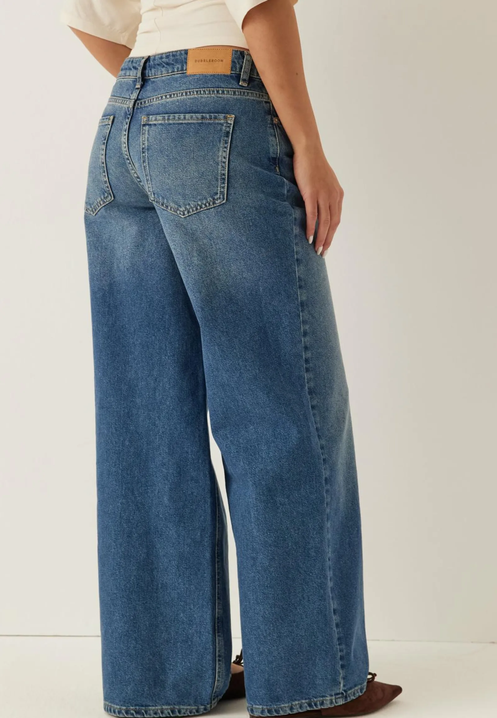 BUBBLEROOM Farkut|Leveälahkeiset Farkut*Mid Wide Jeans