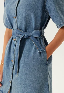 ONLY Farkkumekko*Onlellie Ss Mini Belt Dress