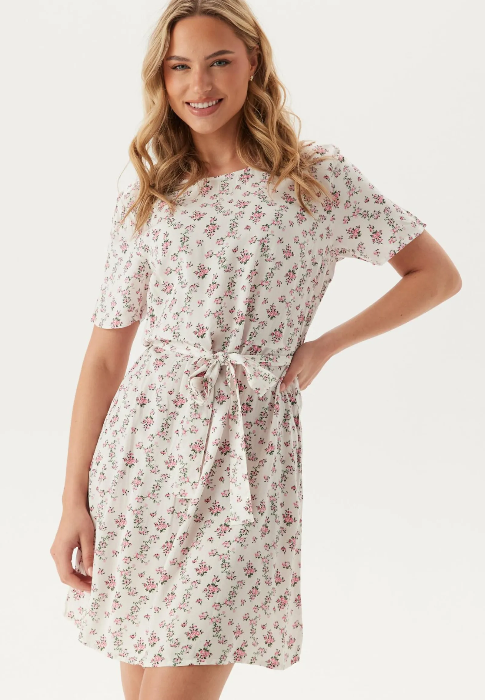 Pieces Kukkakuosiset Ja Kuviolliset Mekot|Minimekot*Pcnya SS Short Dress