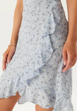 Pieces Kukkakuosiset Ja Kuviolliset Mekot|Kietaisumekot*Pcnya Strap Flounce Dress