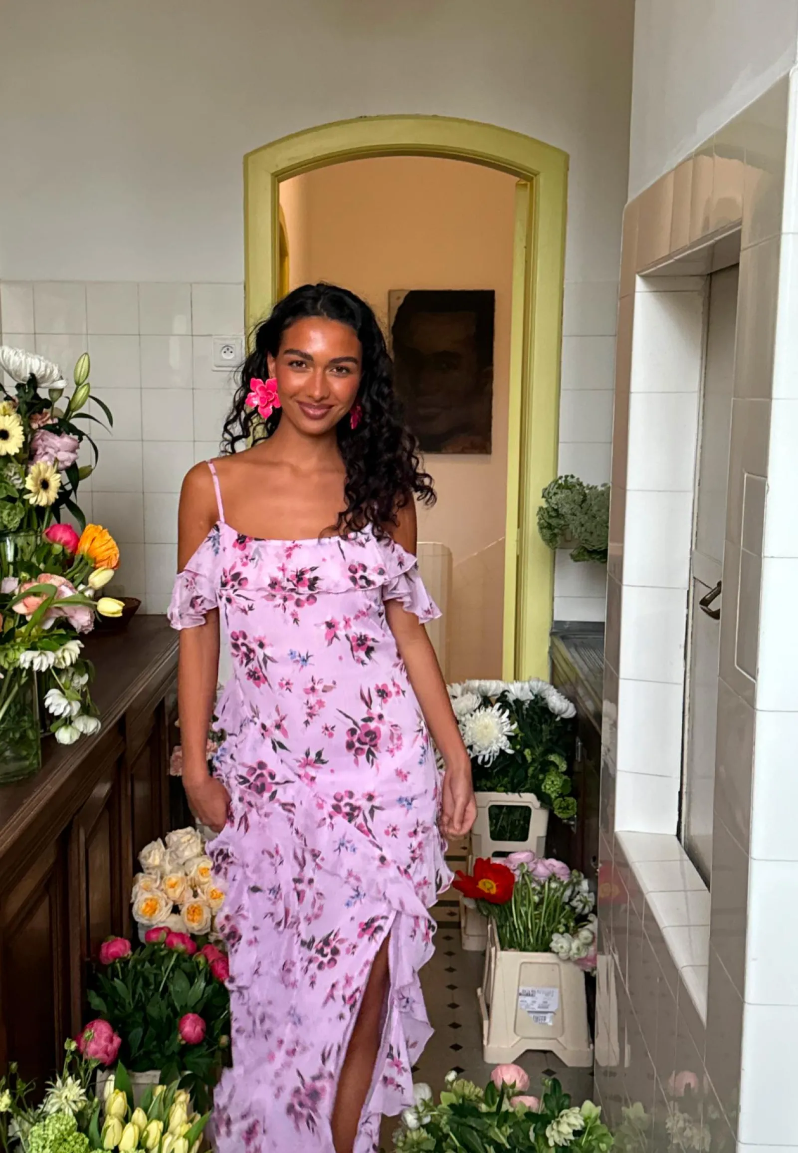 Bubbleroom Occasion Röyhelömekot|Morsiusneitomekot*Peaky Shoulder Flounce Maxi Dress