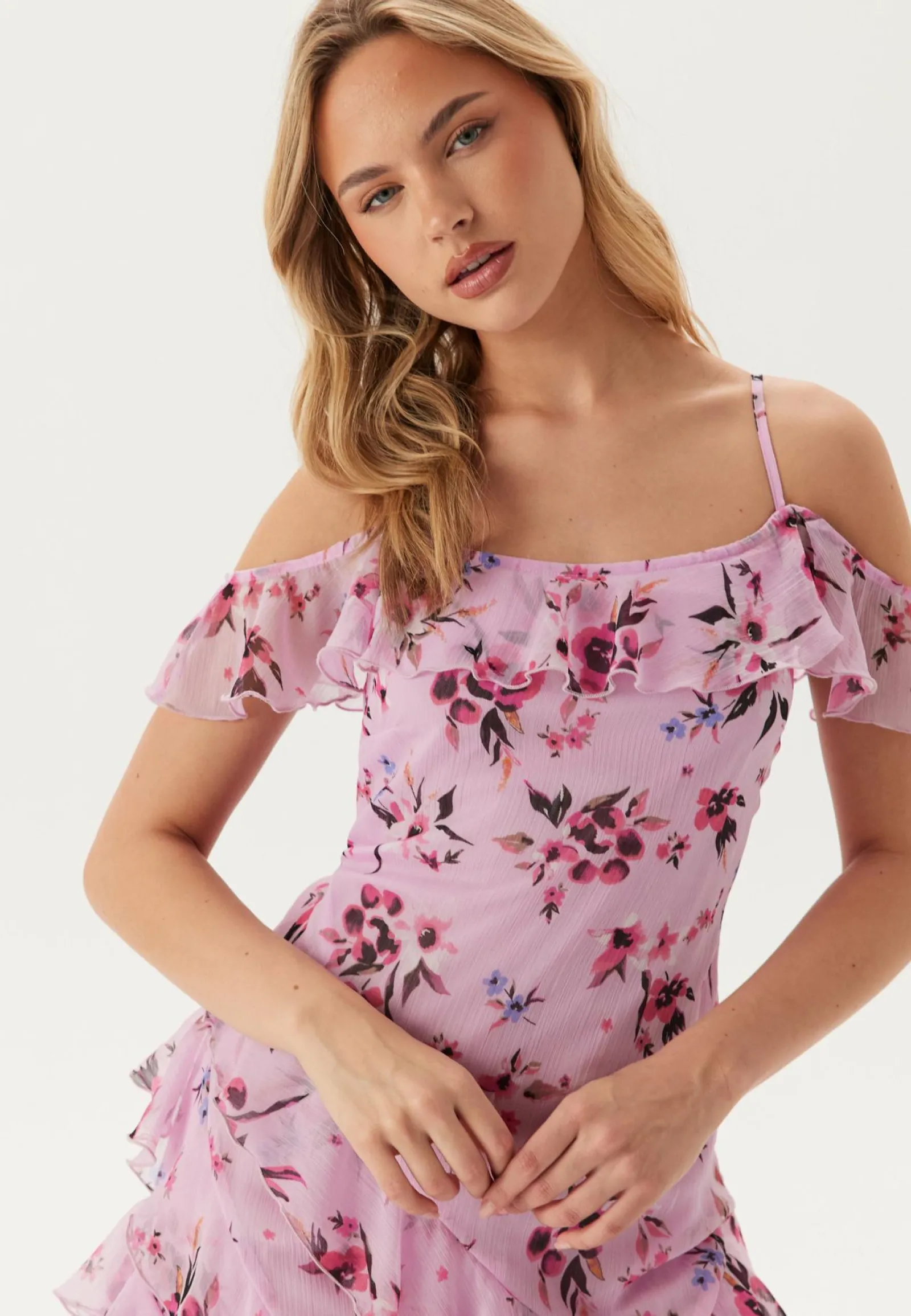 Bubbleroom Occasion Röyhelömekot|Morsiusneitomekot*Peaky Shoulder Flounce Maxi Dress