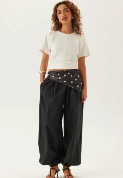 VILA Leveälahkeiset Housut|Keskivyötäröiset Housut*Viemilie Hw Parachute Pants