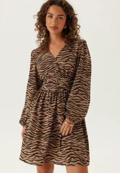 BUBBLEROOM Kukkakuosiset Ja Kuviolliset Mekot|Pitkähihaiset Mekot*V-neck Button Short Dress