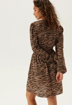 BUBBLEROOM Kukkakuosiset Ja Kuviolliset Mekot|Pitkähihaiset Mekot*V-neck Button Short Dress